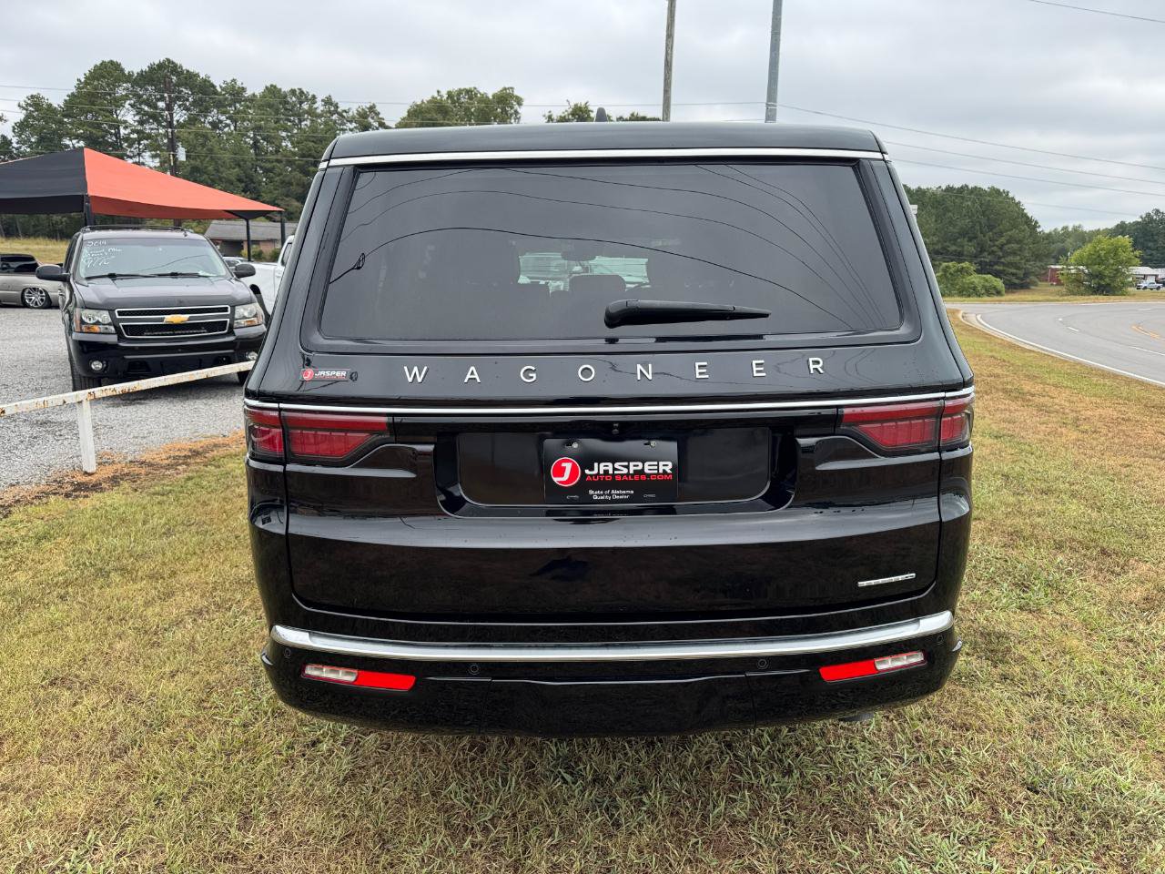 Used 2024 Jeep Wagoneer L Series II AWD/4WD image 4