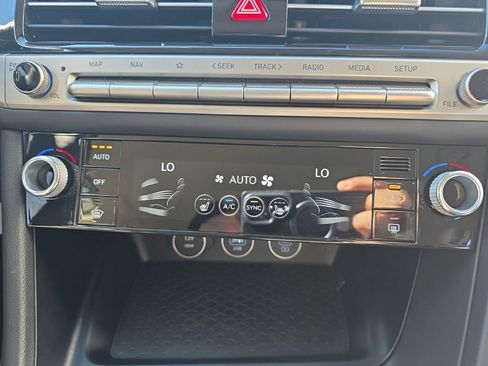 Used 2025 Genesis G70 2.5T image 30