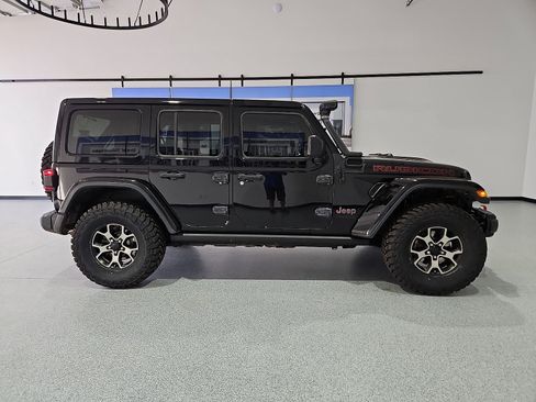 Used 2018 Jeep Wrangler Unlimited Rubicon w/ Dual Top Group AWD/4WD image 9