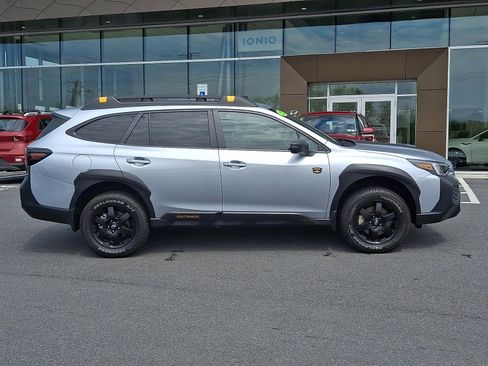 Used 2025 Subaru Outback Wilderness AWD/4WD image 7