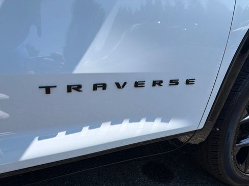 Used 2026 Chevrolet Traverse RS AWD/4WD image 35