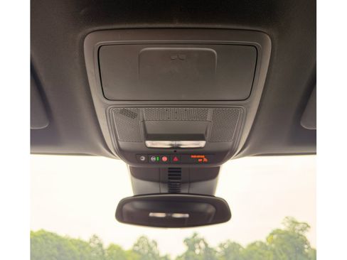 Used 2025 Chevrolet Traverse LT FWD image 15