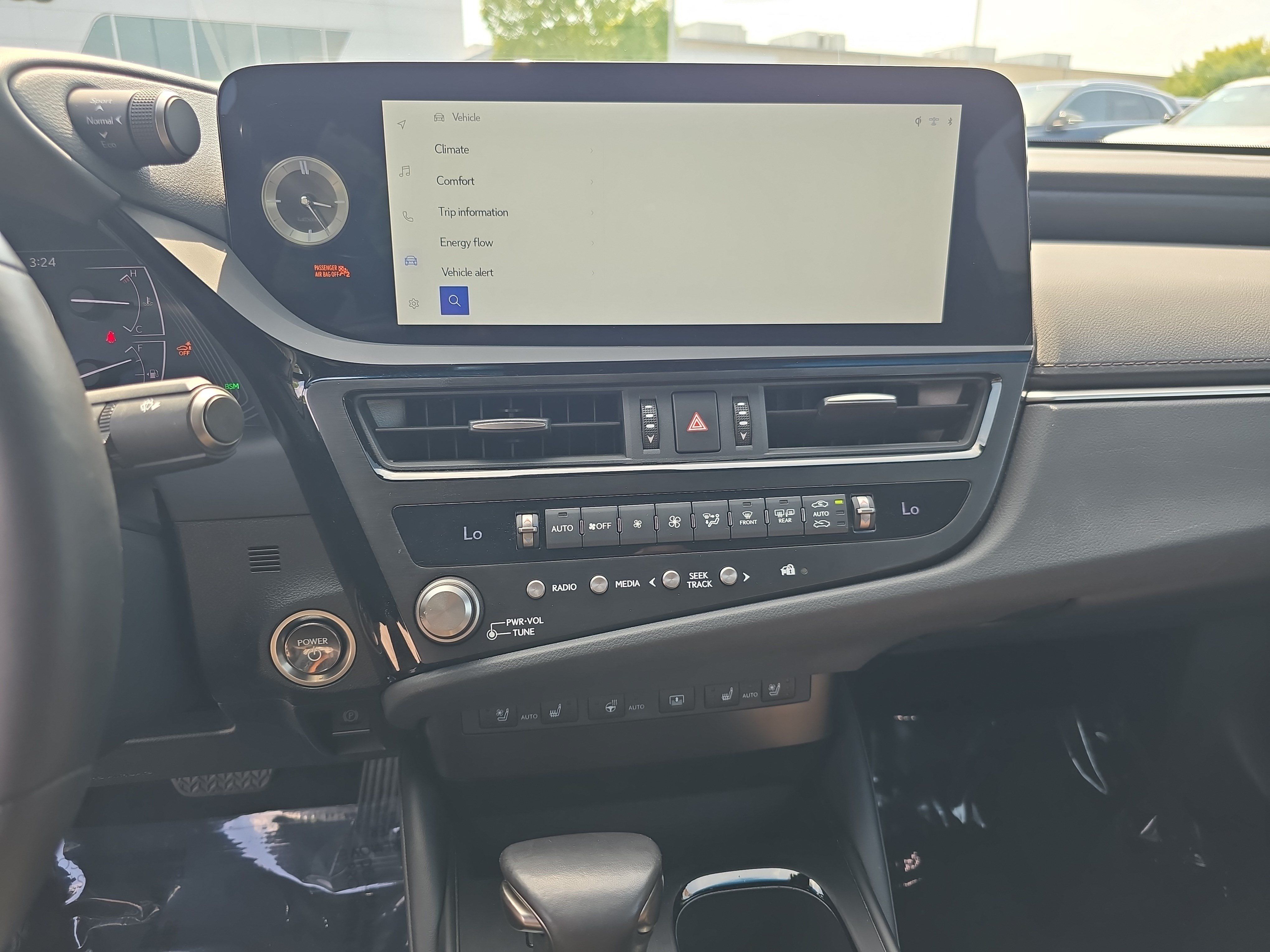 Used 2025 Lexus ES 300h Ultra Luxury w/ Accessory Package (Z2) FWD image 17