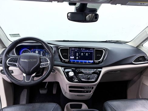 Used 2022 Chrysler Pacifica Touring-L FWD image 29
