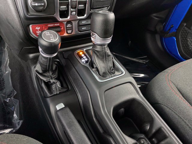 Used 2025 Jeep Wrangler Unlimited Rubicon w/ Convenience Group AWD/4WD image 30