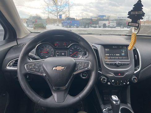 Used 2017 Chevrolet Cruze LT w/ Convenience Package image 21