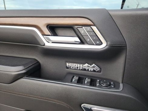 Used 2024 Chevrolet Silverado 1500 High Country image 43