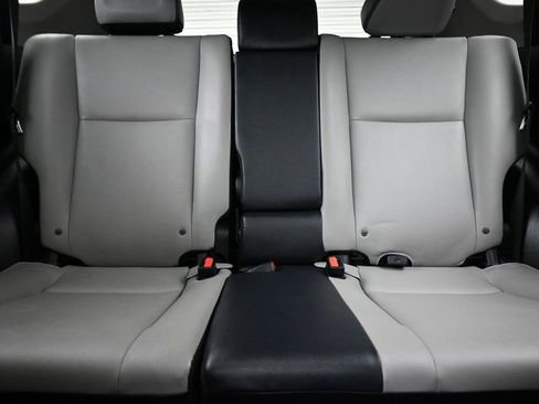 Used 2018 Toyota RAV4 Limited image 29