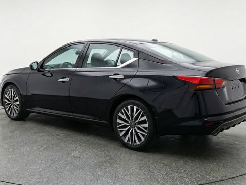 Used 2025 Nissan Altima 2.5 SV image 6