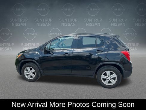 Used 2020 Chevrolet Trax LS w/ Tint and Cruise Package AWD/4WD image 2