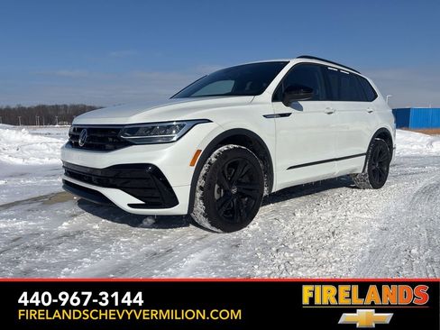 Used 2023 Volkswagen Tiguan SE R-Line image 1