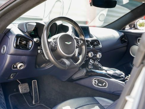 Used 2019 Aston Martin V8 Vantage Coupe image 3