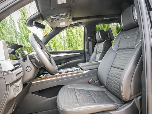 Used 2026 Cadillac Escalade Platinum Sport w/ LPO, Floor Liner Package AWD/4WD image 16