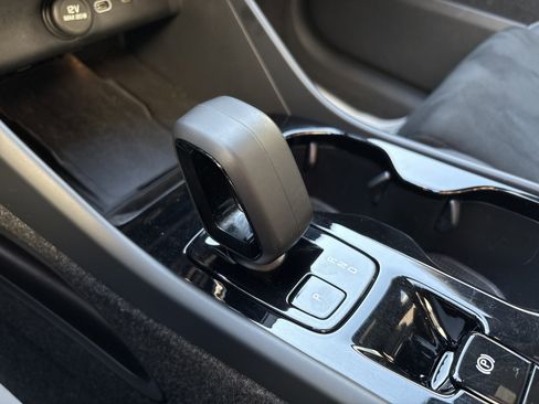 Used 2025 Volvo XC40 B5 Plus image 25