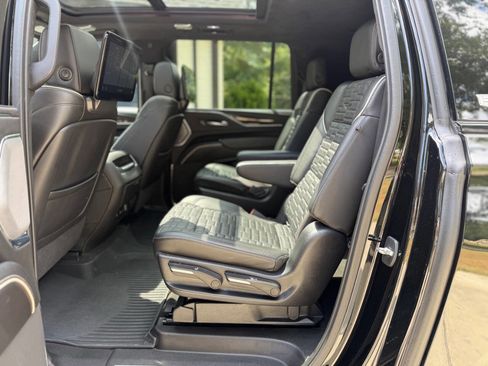 Used 2021 Cadillac Escalade ESV Sport Platinum image 13