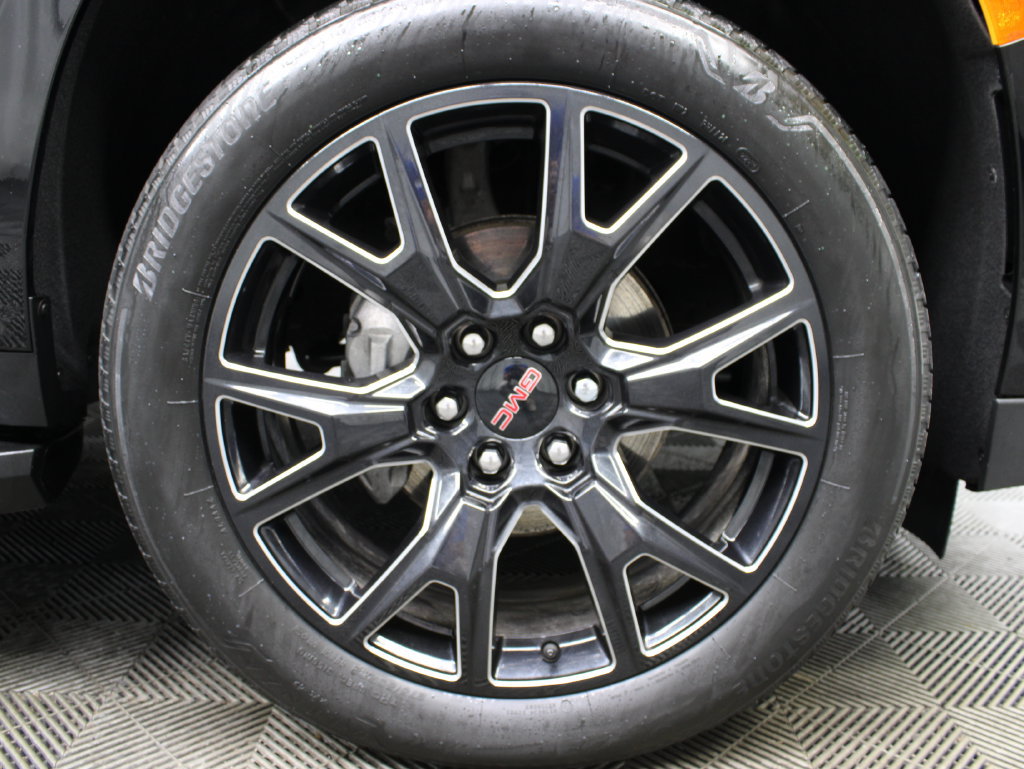 Used 2023 GMC Yukon Denali w/ LPO, Floor Liner Package AWD/4WD image 10