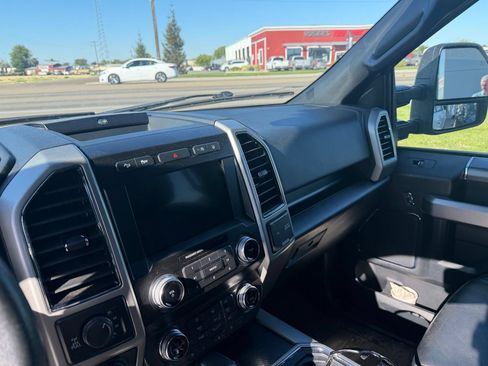 Used 2020 Ford F150 Lariat w/ Equipment Group 502A Luxury AWD/4WD image 17