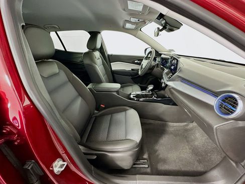 Used 2025 Chevrolet Trax LT FWD image 26