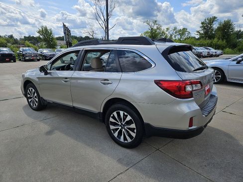 Used 2017 Subaru Outback 2.5i Limited AWD/4WD image 8