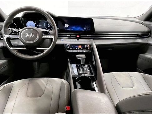 Used 2025 Hyundai Elantra SEL FWD image 18