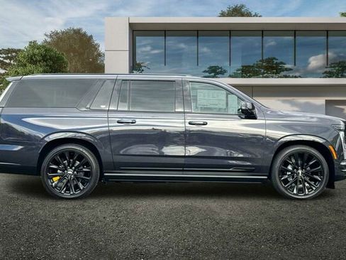 New 2026 Cadillac Escalade ESV Platinum Sport w/ LPO, ONYX Package image 3