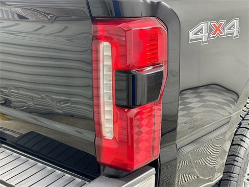 Used 2024 Ford F250 Lariat w/ Chrome Package image 25