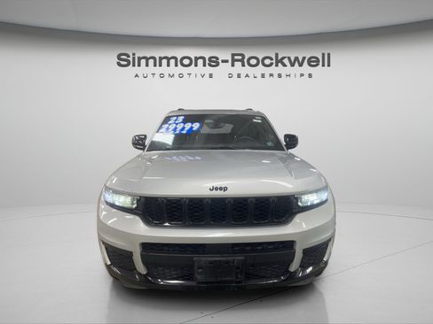 Used 2023 Jeep Grand Cherokee L Laredo AWD/4WD image 8