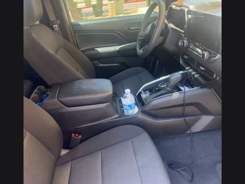 Used 2025 Chevrolet Colorado Trail Boss AWD/4WD image 5