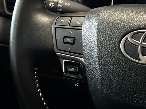 Used 2025 Toyota Camry SE FWD image 30