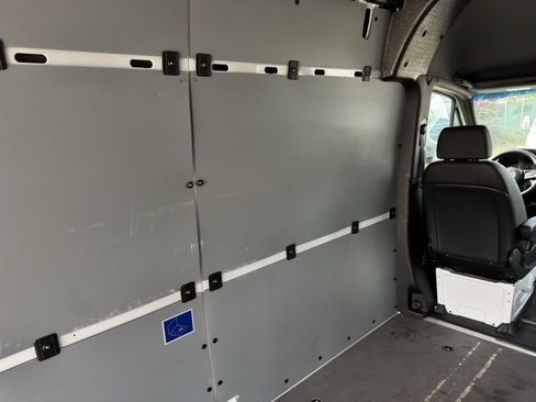 Used 2024 Mercedes-Benz Sprinter 2500 image 22