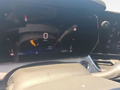 Used 2025 Chevrolet Trax LT w/ LT Convenience Package FWD image 5