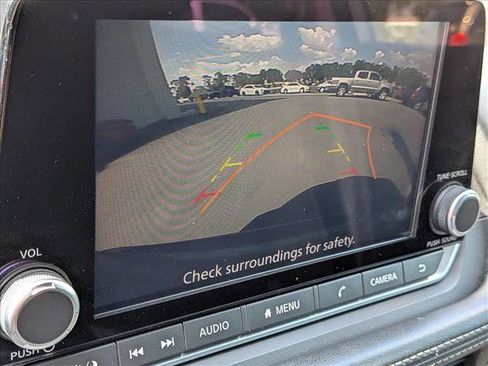 Used 2023 Nissan Rogue S image 8