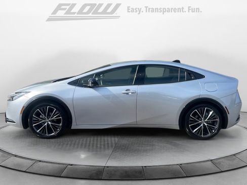 Used 2026 Toyota Prius XLE FWD image 5