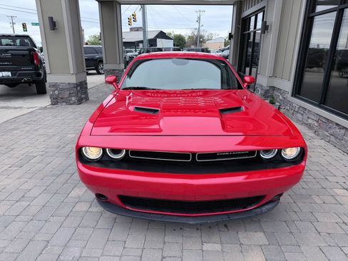 Used 2023 Dodge Challenger SXT RWD image 9