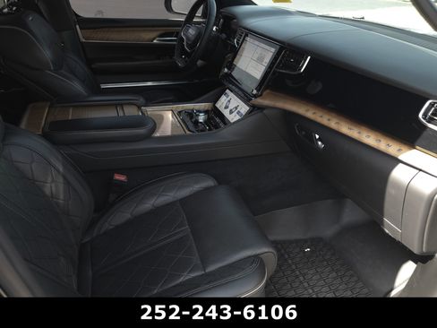 Used 2023 Jeep Grand Wagoneer Series III AWD/4WD image 28