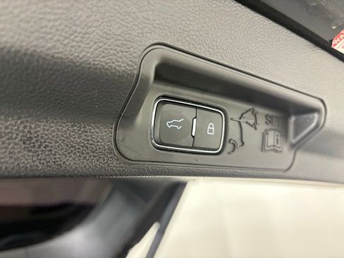 Used 2022 Ford Explorer Platinum w/ Premium Technology Package image 44