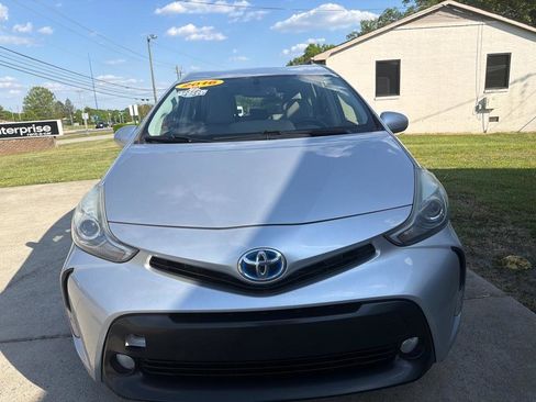 Used 2016 Toyota Prius V Five image 3