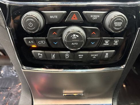 Used 2020 Jeep Grand Cherokee Altitude AWD/4WD image 25