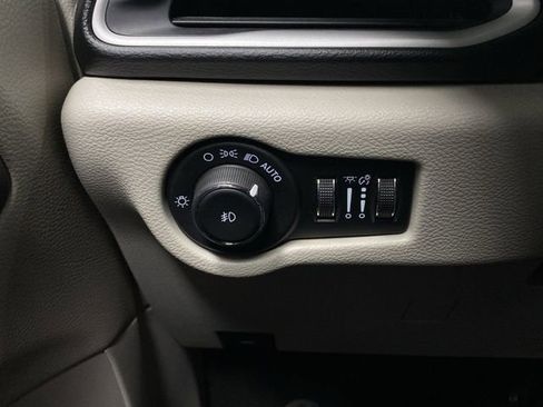 Used 2022 Chrysler Pacifica Touring-L image 23