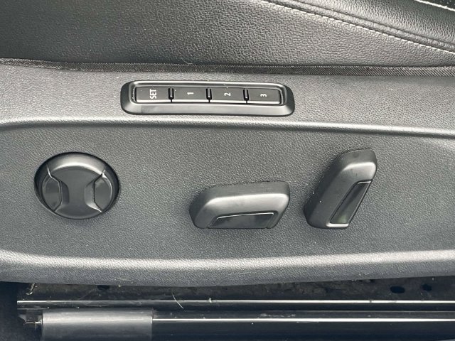 Used 2019 Volkswagen Jetta SEL Premium FWD image 17
