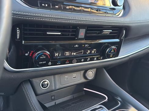 Used 2021 Nissan Rogue Platinum image 23