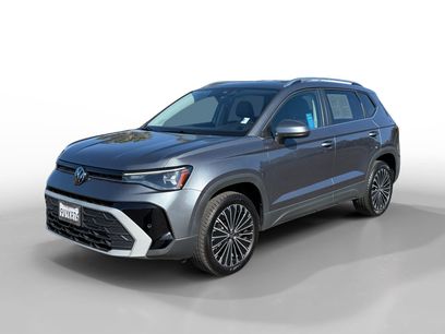 Certified 2025 Volkswagen Taos SE w/ Panoramic Sunroof Package