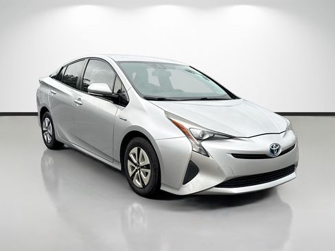 Used 2016 Toyota Prius Four FWD image 1
