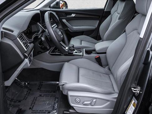 Used 2025 Audi Q5 e Premium Plus w/ Premium Plus Package image 12