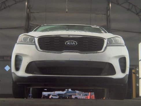 Used 2019 Kia Sorento LX w/ LX Convenience Package FWD image 3