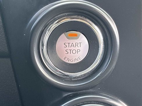 Used 2019 Nissan Titan SL w/ Midnight Edition image 23