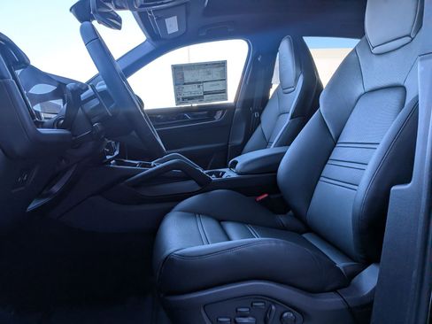 New 2026 Porsche Cayenne S image 5
