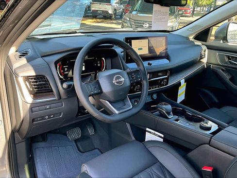 New 2026 Nissan Rogue Platinum image 8