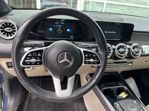 Used 2021 Mercedes-Benz GLB 250 4MATIC image 10