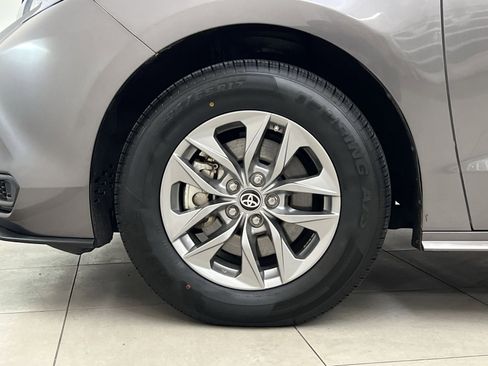 Used 2024 Toyota Sienna LE image 10